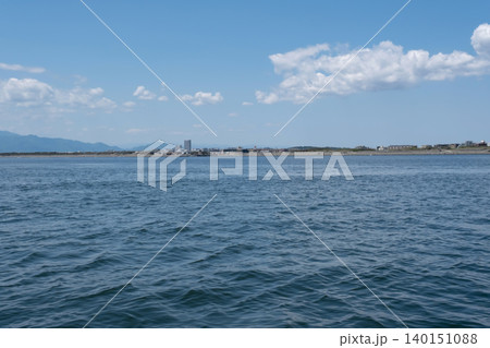 沖合から 片瀬西浜 鵠沼 茅ヶ崎を見た風景 沖合から 片瀬西浜 鵠沼 茅ヶ崎を見た風景 140151088