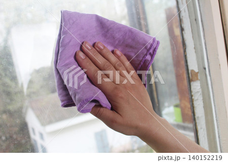 Cleaning in the apartment. Window cleaning Cleaning in the apartment. Window cleaning 140152219
