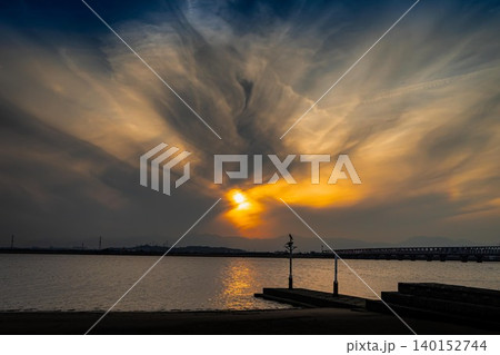 夕日の景観 140152744