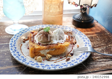 フレンチトーストとアイスクリームのカフェスイーツ フレンチトーストとアイスクリームのカフェスイーツ 140152998