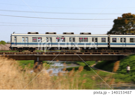 古利根川を渡る東武野田線8000系電車 140153487