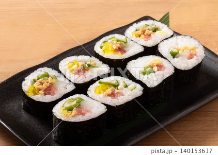 ネバネバ中巻き(オクラ 納豆 マグロ たくあん) ネバネバ中巻き(オクラ 納豆 マグロ たくあん) 140153617