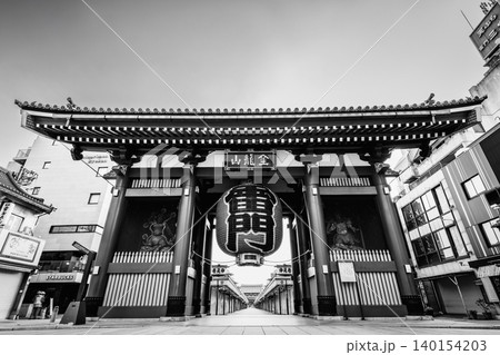 浅草寺 雷門 モノクロ 浅草寺 雷門 モノクロ 140154203