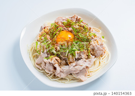 豚しゃぶそうめん 焼肉のたれで味付けしたピリ辛そうめんの料理写真 豚しゃぶそうめん 焼肉のたれで味付けしたピリ辛そうめんの料理写真 140154363