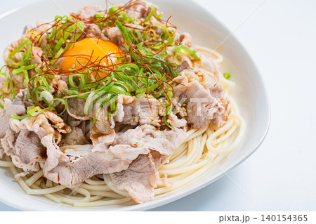 豚しゃぶそうめん 焼肉のたれで味付けしたピリ辛そうめんの料理写真 豚しゃぶそうめん 焼肉のたれで味付けしたピリ辛そうめんの料理写真 140154365