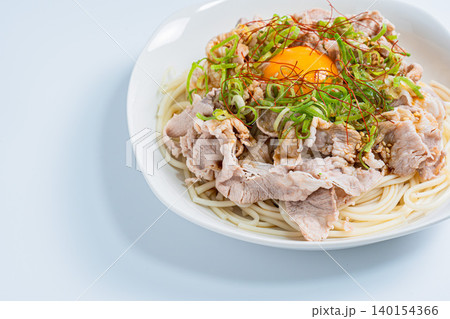 豚しゃぶそうめん 焼肉のたれで味付けしたピリ辛そうめんの料理写真 豚しゃぶそうめん 焼肉のたれで味付けしたピリ辛そうめんの料理写真 140154366