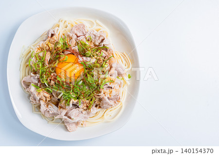 豚しゃぶそうめん 焼肉のたれで味付けしたピリ辛そうめんの料理写真 豚しゃぶそうめん 焼肉のたれで味付けしたピリ辛そうめんの料理写真 140154370