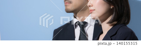 未来を見つめる男女社員のリーダーシップとキャリア形成イメージ 横顔で笑顔のクローズアップ 未来を見つめる男女社員のリーダーシップとキャリア形成イメージ 横顔で笑顔のクローズアップ 140155315