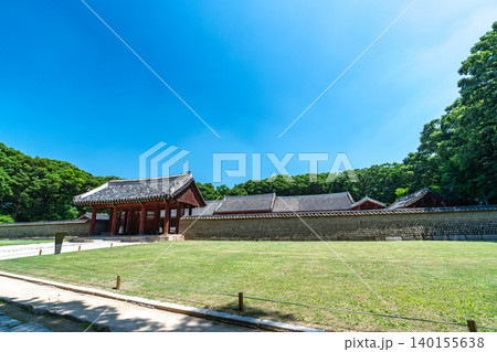 Seoul, South Korea - May. 30, 2026 : A peaceful view of the Yeongnyeongjeon Hall at Jongmyo Shrine in Seoul, South Korea, under a clear blue sky on a bright early summer afternoon 140155638