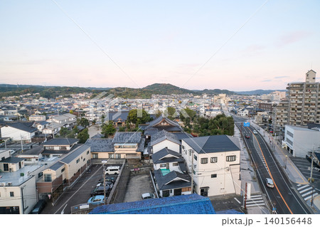 早朝の唐津の市街地を眺める 早朝の唐津の市街地を眺める 140156448