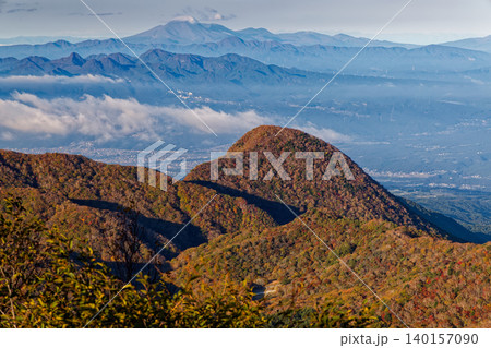 赤城山・黒檜山から見る鈴ヶ岳と榛名山・浅間山 赤城山・黒檜山から見る鈴ヶ岳と榛名山・浅間山 140157090