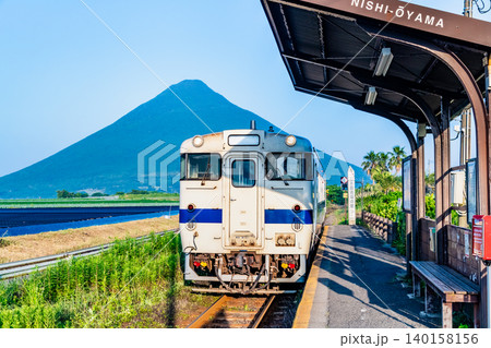 指宿枕崎線 西大山駅 開聞岳とキハ40 指宿枕崎線 西大山駅 開聞岳とキハ40 140158156