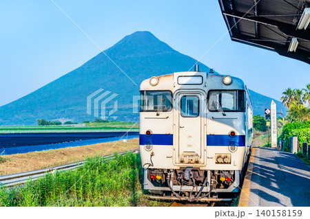 指宿枕崎線 西大山駅　開聞岳とキハ40 140158159