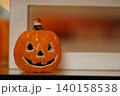 ハロウィンのかぼちゃと小さなカボチャ 140158538