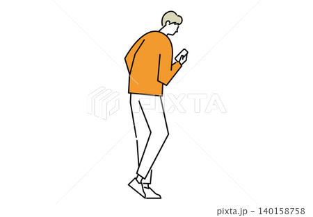 こそこそスマホを見る男性 140158758