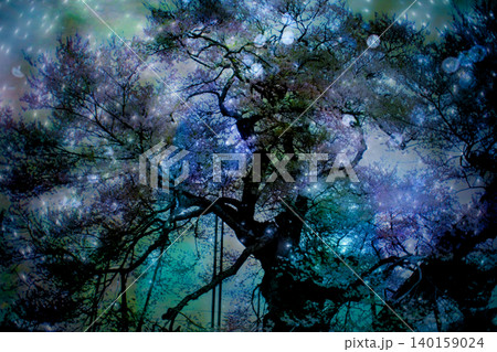 大きな木と色のついた幻想的な風景のカメラ内多重露光写真 大きな木と色のついた幻想的な風景のカメラ内多重露光写真 140159024