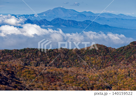 紅葉の赤城山・駒ヶ岳から見る浅間山 140159522