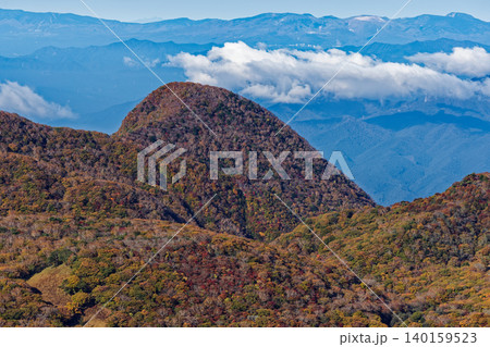 赤城山・駒ヶ岳から見る鈴ヶ岳と志賀の山並み 赤城山・駒ヶ岳から見る鈴ヶ岳と志賀の山並み 140159523