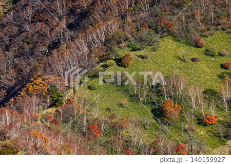 赤城山・駒ヶ岳から見る紅葉の山肌 140159927
