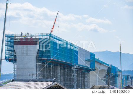 リニア新幹線の橋脚工事現場 リニア新幹線の橋脚工事現場 140160209