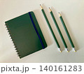 ノートと3本の鉛筆 140161283