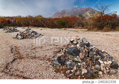 赤城山・長七郎山から見る雲湧く地蔵岳 140161338