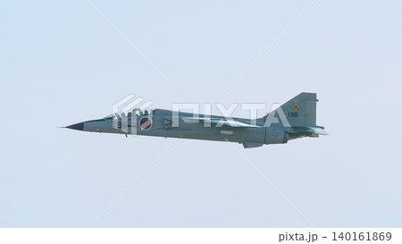 離陸する航空自衛隊T-2練習機 140161869
