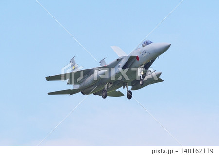 着陸態勢の第306飛行隊のF-15J 140162119