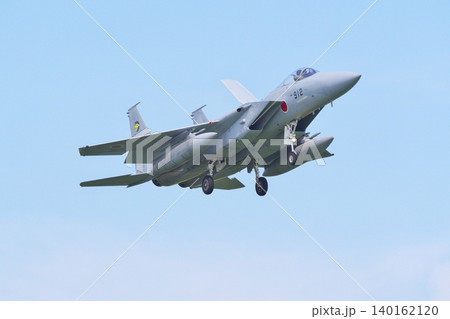 着陸態勢の第306飛行隊のF-15J 140162120