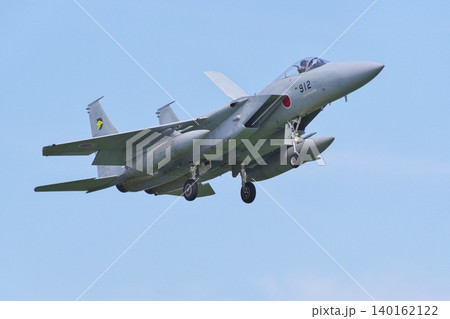 着陸態勢の第306飛行隊のF-15J 140162122