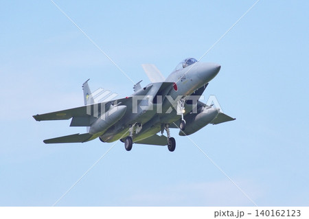 着陸態勢の第306飛行隊のF-15J 140162123