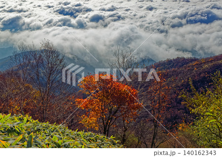 紅葉の赤城山・黒檜山から見る雲海 140162343