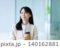 ゆとりのある女性 140162881