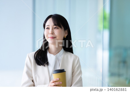 ゆとりのある女性 ゆとりのある女性 140162881