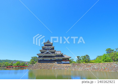 長野県松本市、国宝松本城の風景 140162921