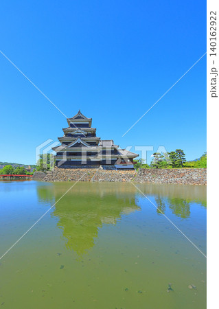 長野県松本市、国宝松本城の風景 140162922
