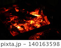 燃え盛る炎 140163598