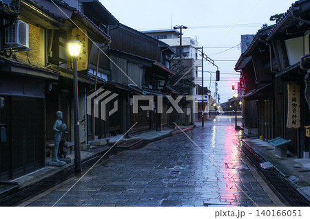 雨の夕暮れ 金屋町 雨の夕暮れ 金屋町 140166051
