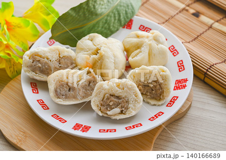 食パンで包んだシュウマイ 食パンで包んだシュウマイ 140166689