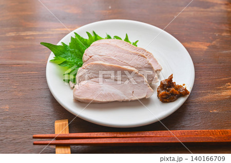 高タンパクでヘルシーな豚もも肉の低温調理 140166709