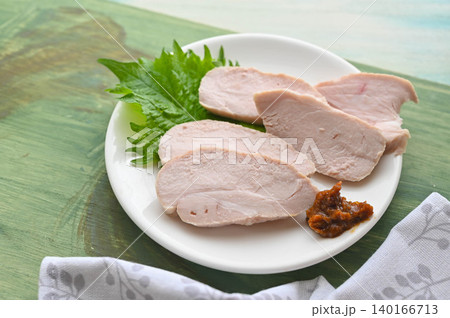 高タンパクでヘルシーな豚もも肉の低温調理 140166713