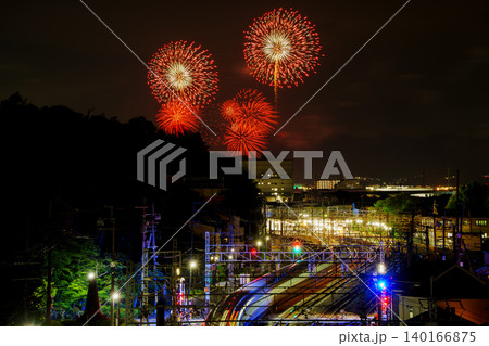 夜の駅と花火 140166875