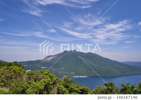 静岡県　箱根芦ノ湖展望公園からの箱根山と芦ノ湖 140167146
