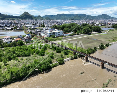 【空撮】台風後の濁流と近代化産業遺産・ことでん香東川橋梁 【空撮】台風後の濁流と近代化産業遺産・ことでん香東川橋梁 140168244