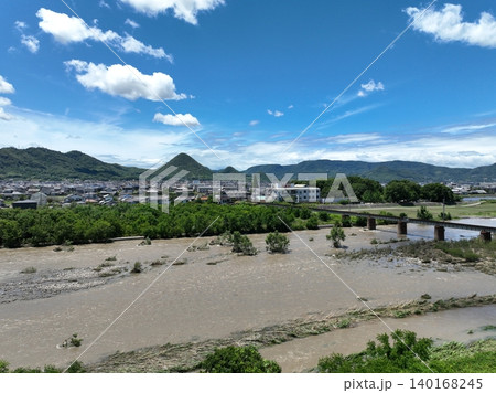 【空撮】台風後の濁流と近代化産業遺産・ことでん香東川橋梁 【空撮】台風後の濁流と近代化産業遺産・ことでん香東川橋梁 140168245