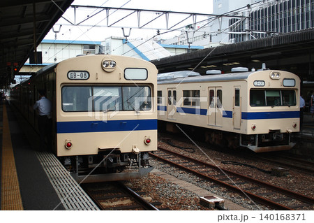 広島駅に停車中の山陽本線103系電車 広島駅に停車中の山陽本線103系電車 140168371