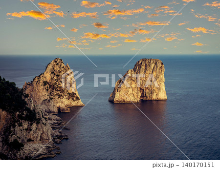 Faraglioni islands in Capri, italy Faraglioni islands in Capri, italy 140170151