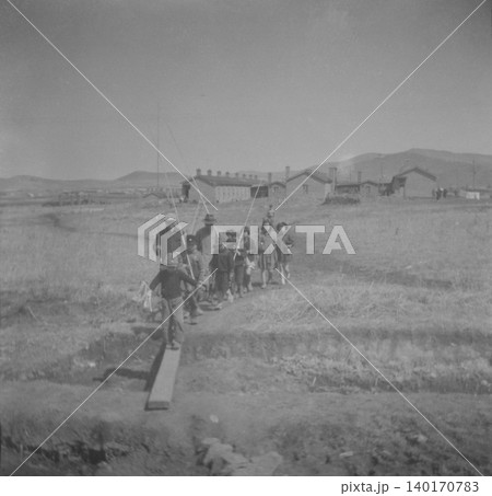 古写真 1943年 日中戦争中の満洲 奉天(現在の瀋陽)郊外の三軒家(戦場跡) 古写真 1943年 日中戦争中の満洲 奉天(現在の瀋陽)郊外の三軒家(戦場跡) 140170783