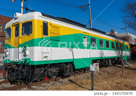 韓国鉄道博物館に保存されているレトロな通勤型ディーゼルカー（CDC） 140170970