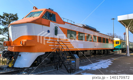 韓国鉄道博物館に保存されている往年の最高級特急セマウル号のディーゼル動車 140170972